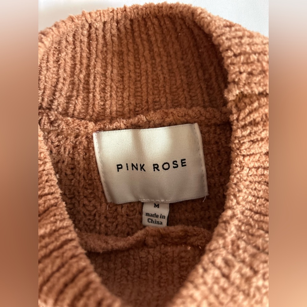 Pink Rose Brown
Cropped Mock Neck Sweater Size Medium - Picture 4 of 9